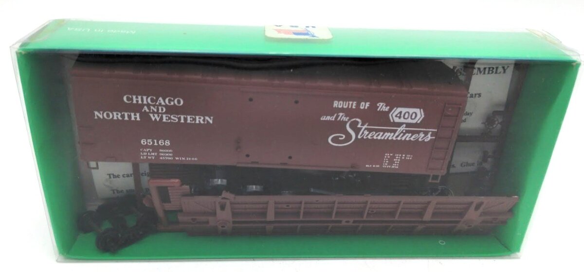 Bowser 3-1022 HO Scale Chicago & North Western 40' Box Car Kit