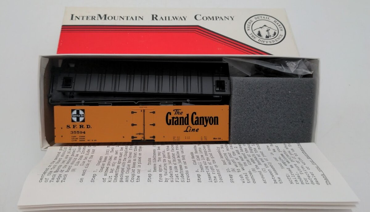 InterMountain 41114-12 HO Scale Refrigerator Car Santa Fe Grand Canyon Kit
