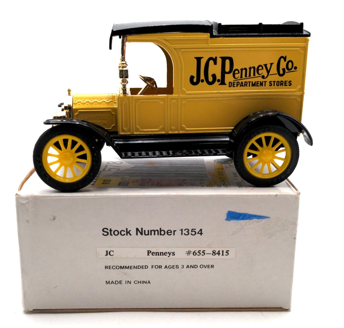 Ertl 1354 1/25 Scale Ford 1913 Model T J.C. Penney Van Locking Coin Bank