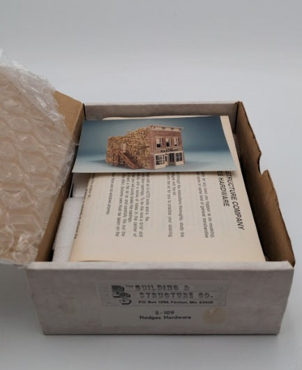 The Building & Structure S-109 S Scale Hodges Hardware Building Kit