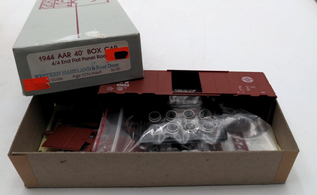 C&BT Shops 1944 HO Scale AAR 40' Box Car 4/4 End Flat Panel Roof #28284 Kit