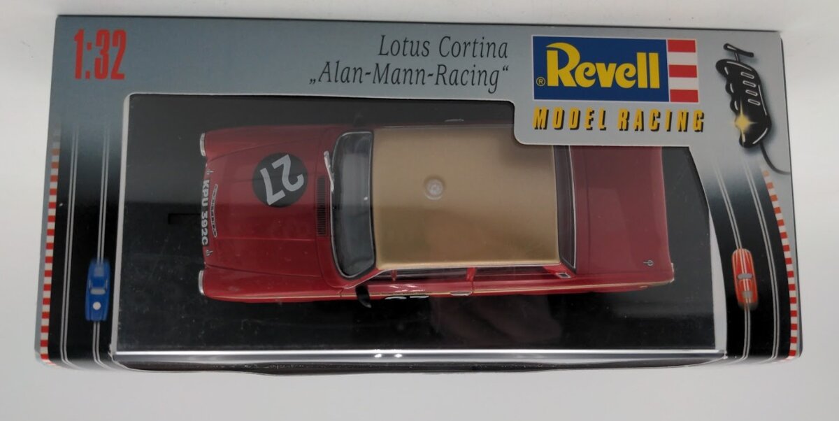 Revell 08379 1:32 Scale Monogram Model Racing Lotus Cortina #27 Alan-Mann-Racing