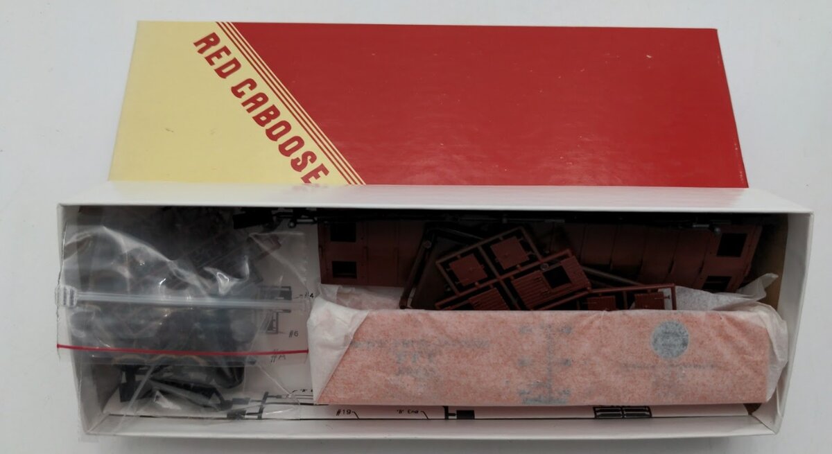 Red Caboose RC-4001-11 HO Scale Refrigerator Car PFE UP/SP R-30-12 # 26218 Kit