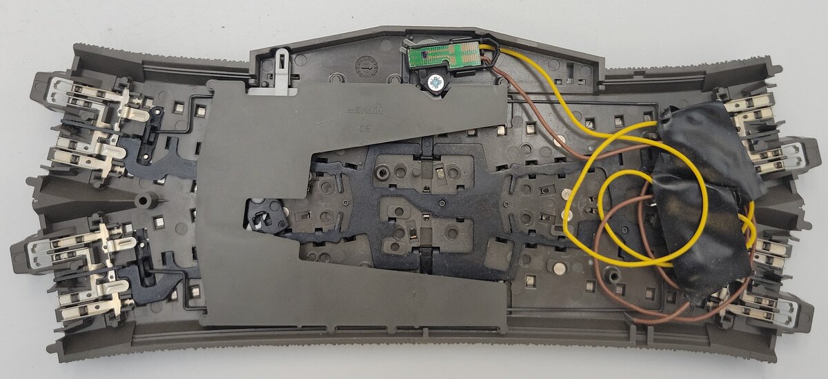 Marklin 24624 HO Gauge Double Slip Switch with Wiring