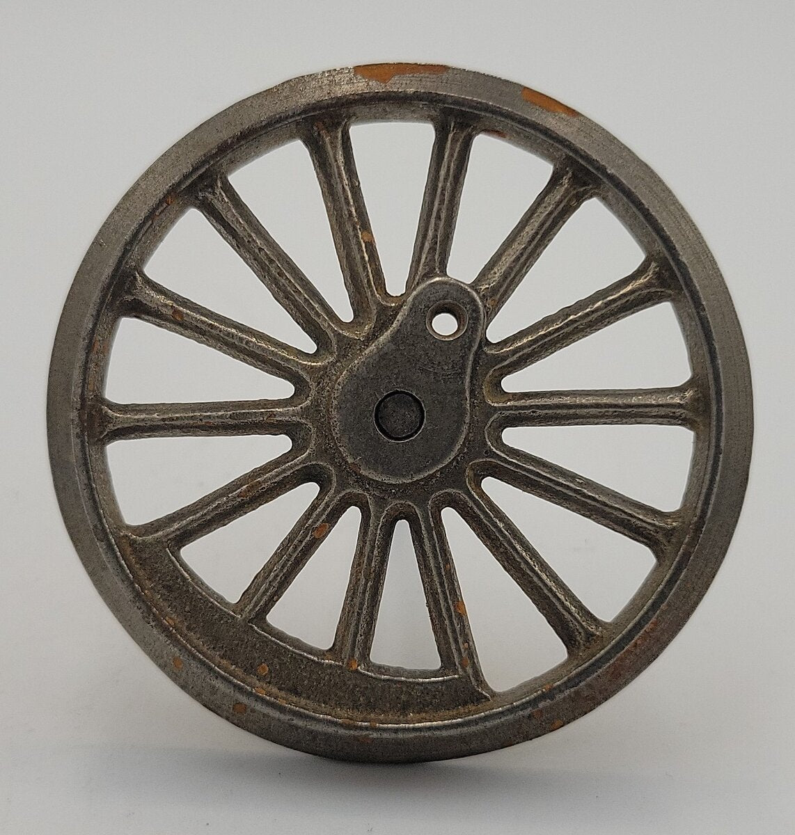 Lionel 5L-40 Std Gauge Loco Cast Iron Thin Rim Spoked 2-5/8" Plain Wheel w/ Axle