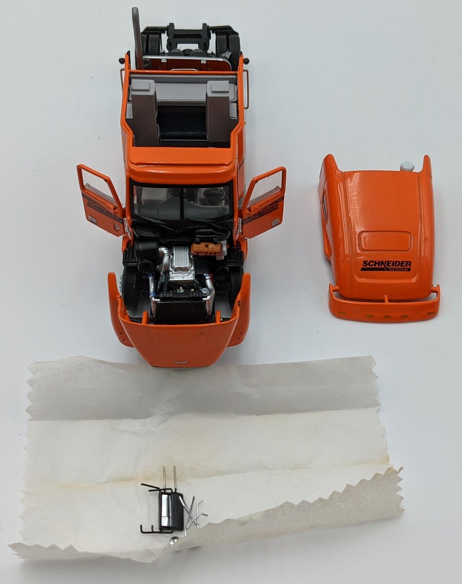 Sword Models 1:50 Scale Schneider Freightliner & Flatbed w/Pipe Load