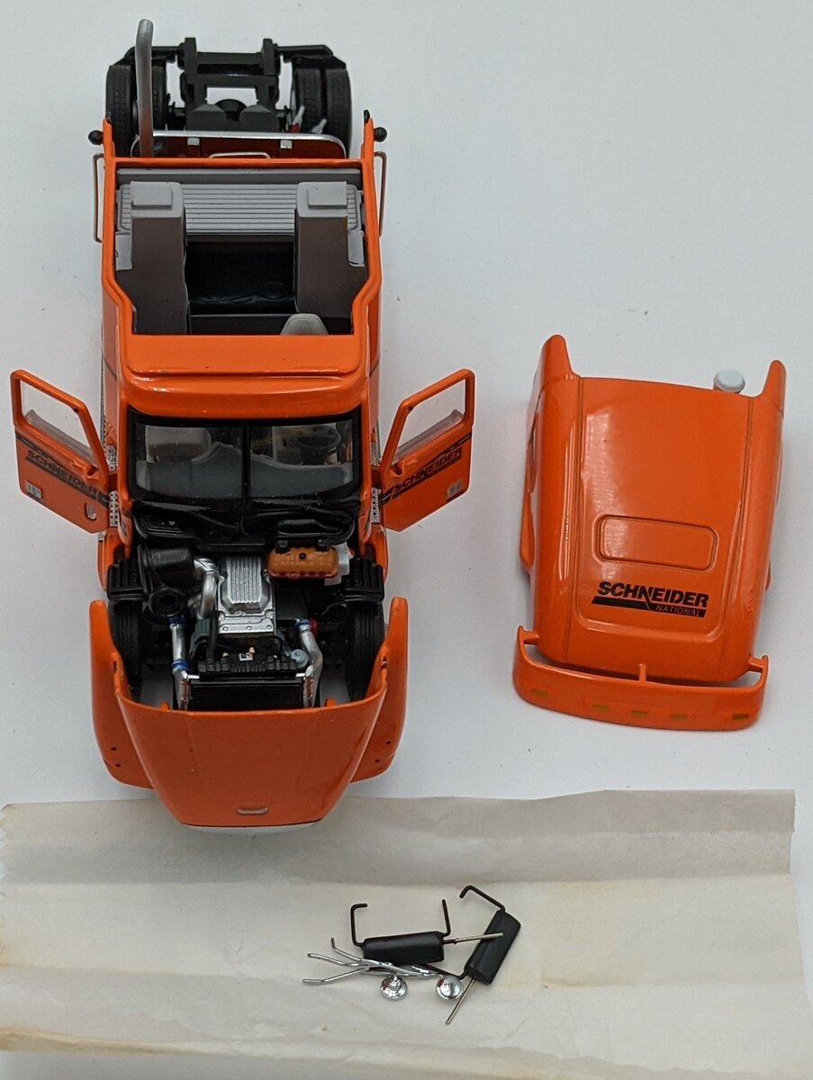 Sword Models 1:50 Scale Schneider Freightliner & Flatbed w/2 Large Pipes Load