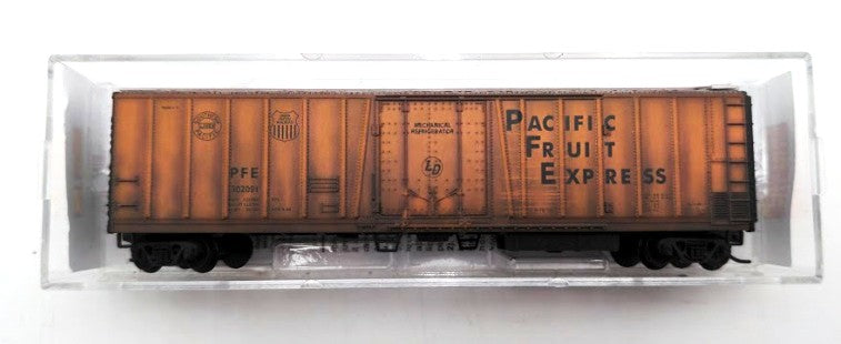 Micro-Trains 07052011 N Scale Pacific Fruit Express 51' Mechanical Reefer Boxcar