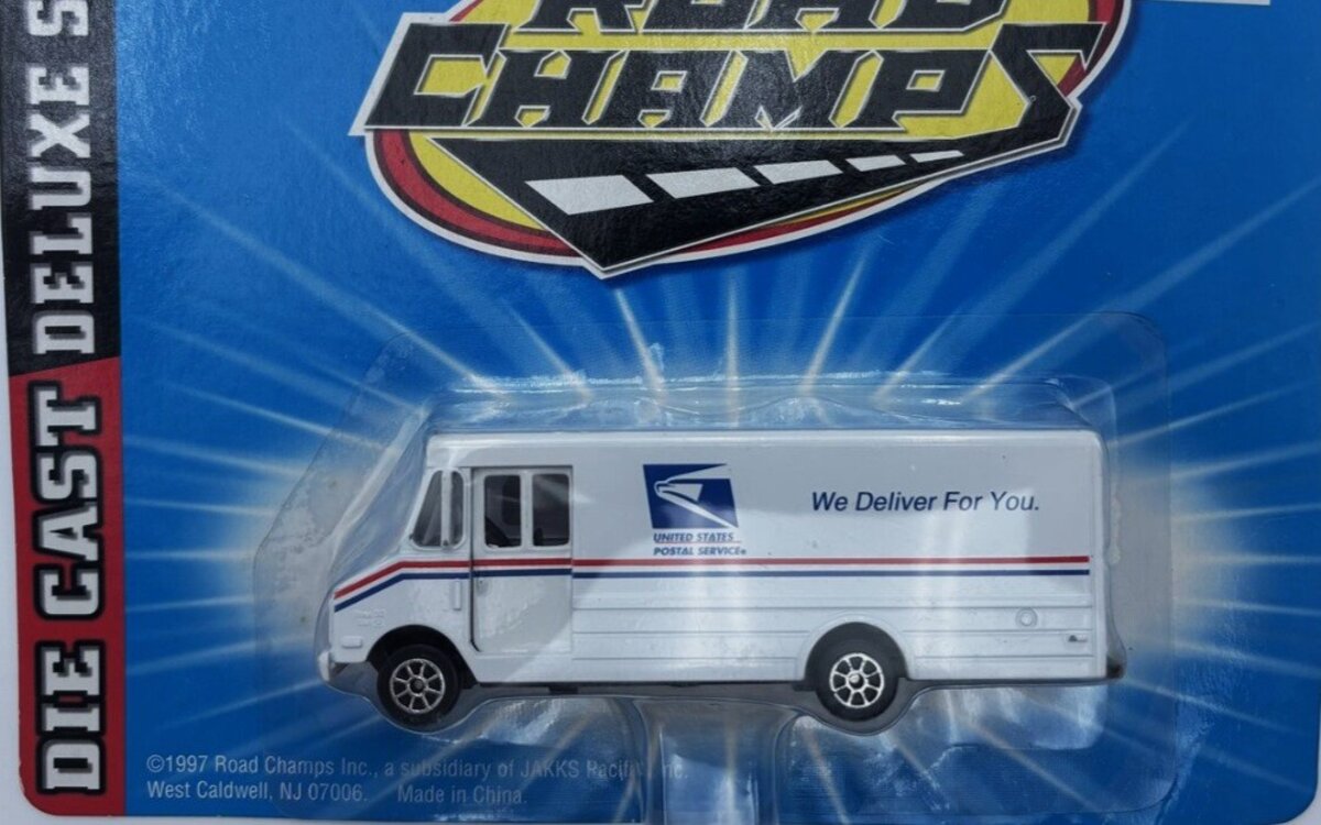 Road Champs 5900 1:64 Scale U.S.P.S. Step Van Die Cast Model