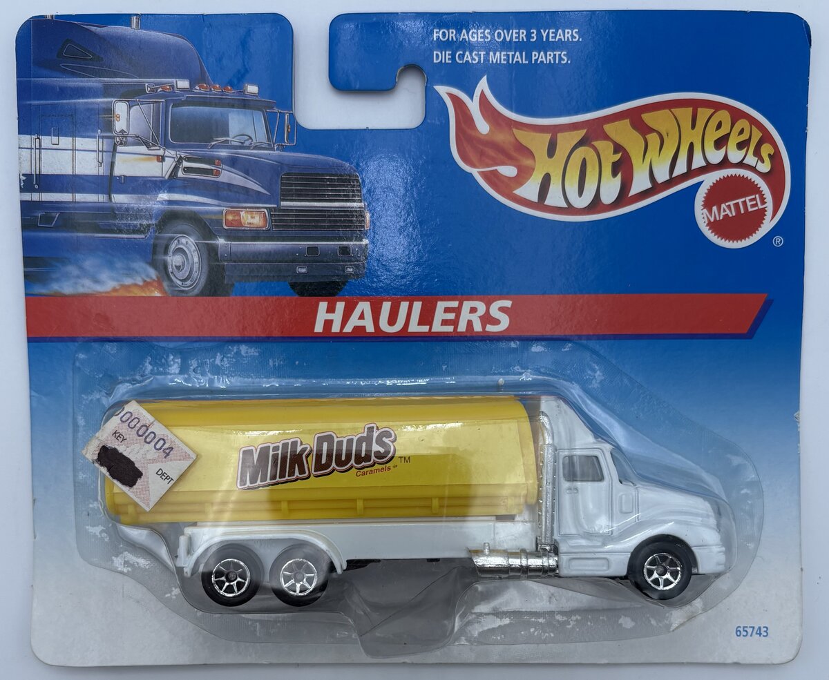 Hot Wheels 65743 1:43 Milk Duds Hauler