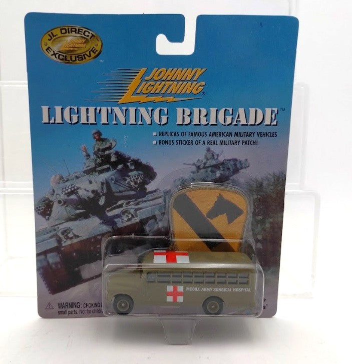 Playing Mantis 305-01 1:64 Scale Brigade Mobile Army Surgical Bus W/Patch