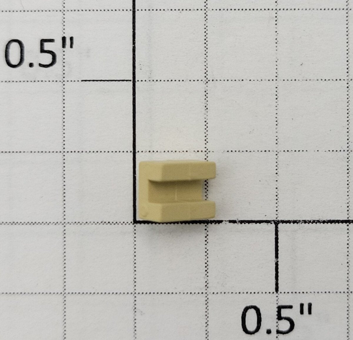 S-Helper 654-06-05 Flatcar Unpainted Plastic Square Chock with Slot for Blade
