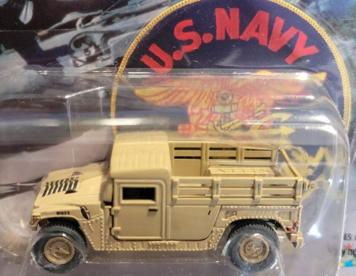 Playing Mantis 305-01 1:64 Scale M998 Humvee Desert Storm w/Military Patch