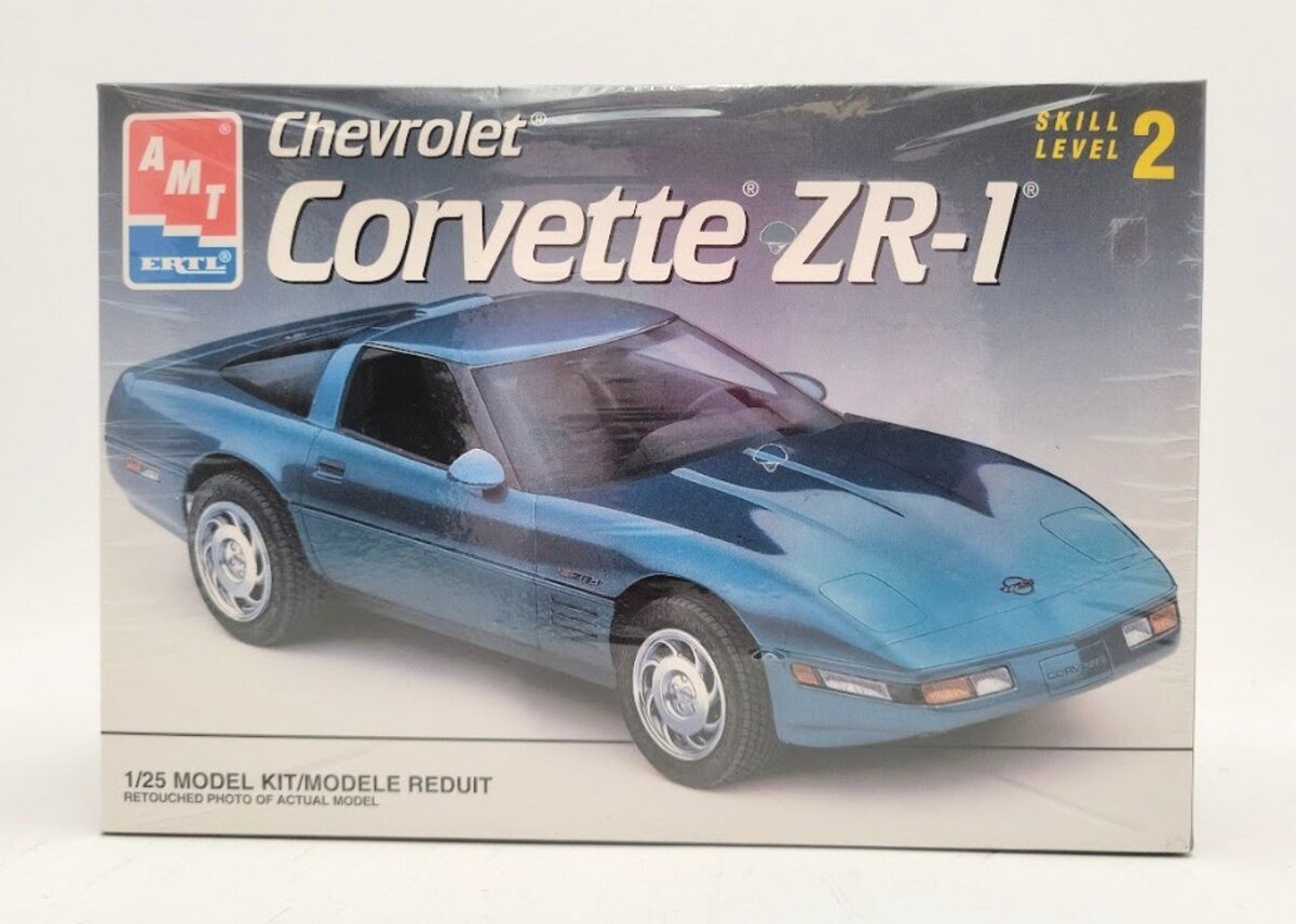 AMT 8609 1:25 Scale Ertl Chevrolet Corvette ZR-1 1993 Plastic Model Kit