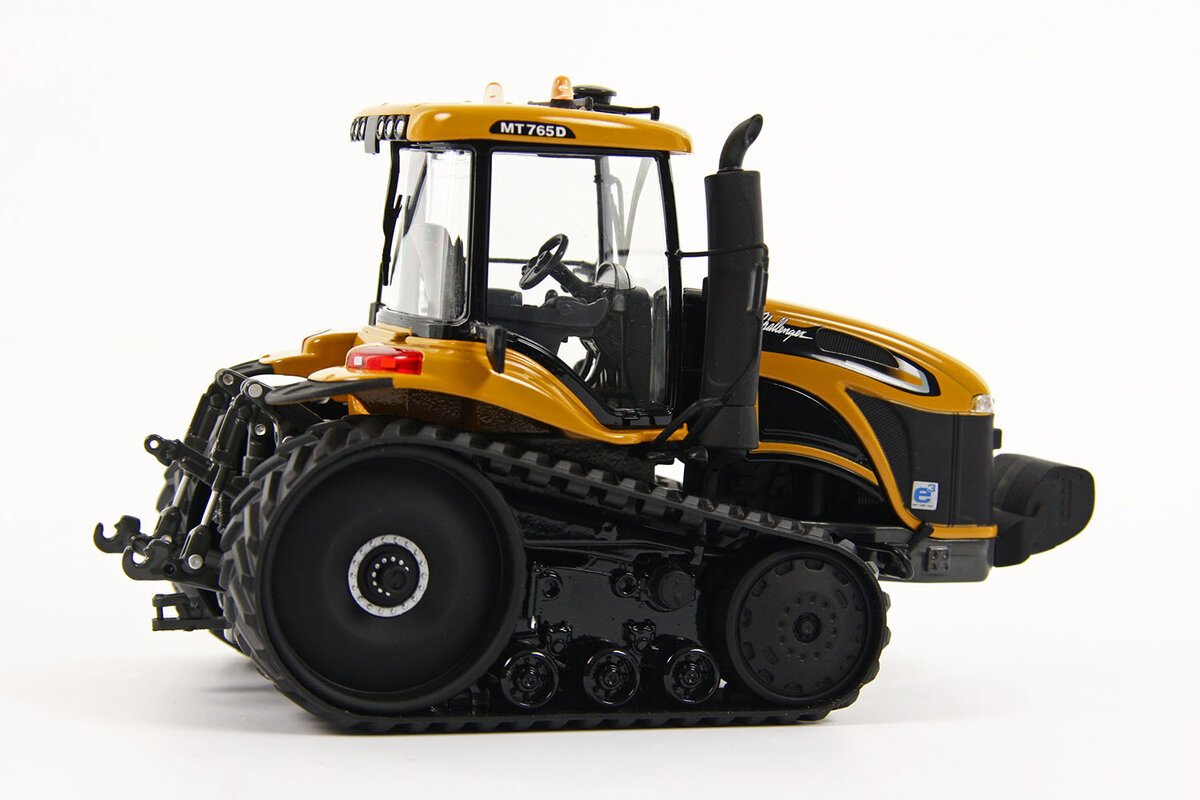 USK 10621 1:32 AGCO Challenger MT765D Tractor
