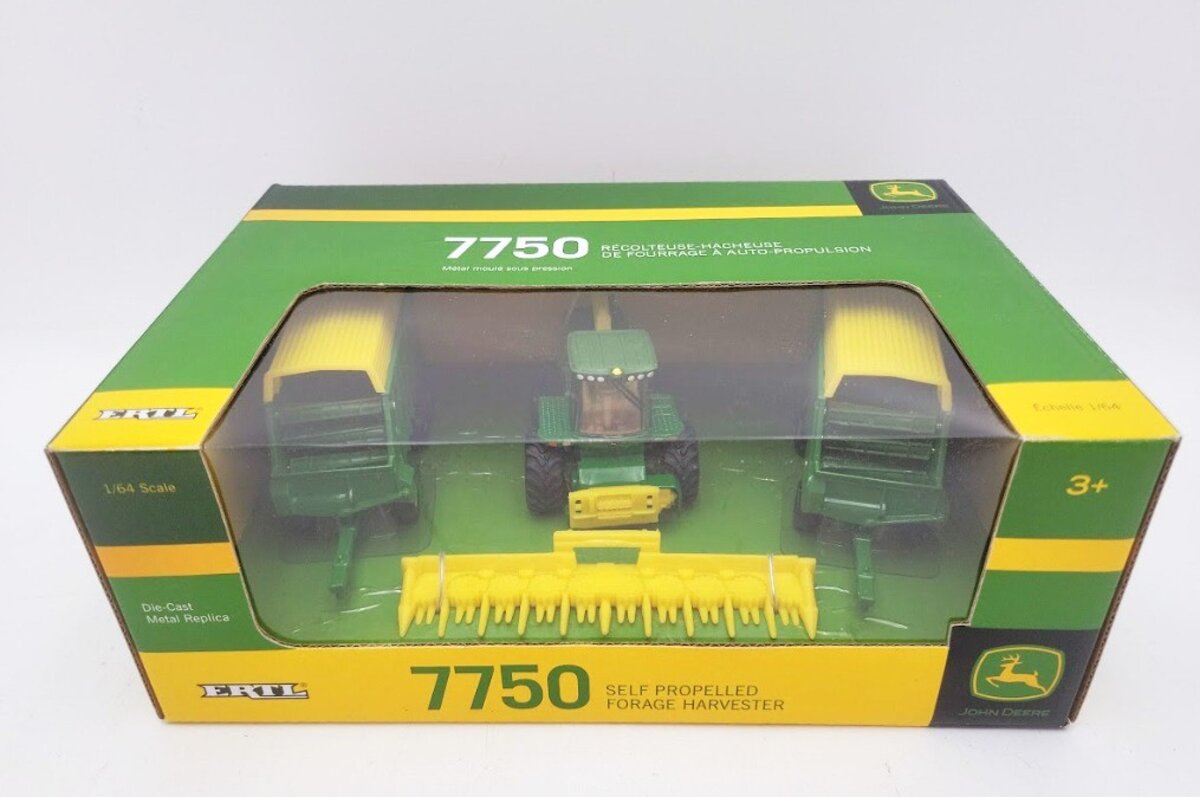 Ertl 15247 1:64 Scale John Deere 7750 Forage Harvester W/2 Forage Wagons