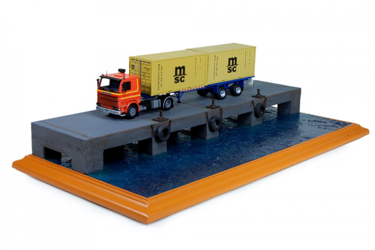 Atlantic Case 30202 1:43 Harbour Diorama Display Case