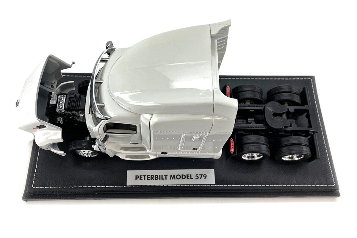 Tonkin 1:30 Peterbilt 579 w/Sleeper w/Display Case