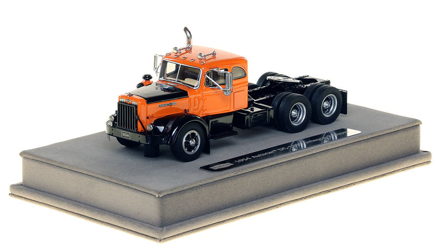 Fire Replicas 068A-6 1:50 1954 Autocar DC-100T Integral Sleeper Orange & Black