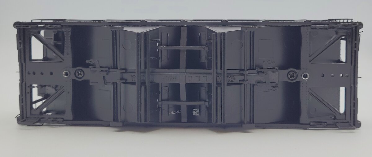 Lionel 84153-2 Baltimore & Ohio 1905 2-Bay Hopper Car Body Shell #220076