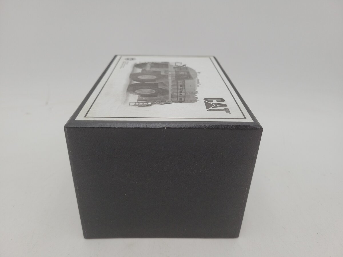 CCM 30020 1:87 Scale Cat KFL-777D Fuel & Lube Truck Limited Edition #084 / 250 LN/Box