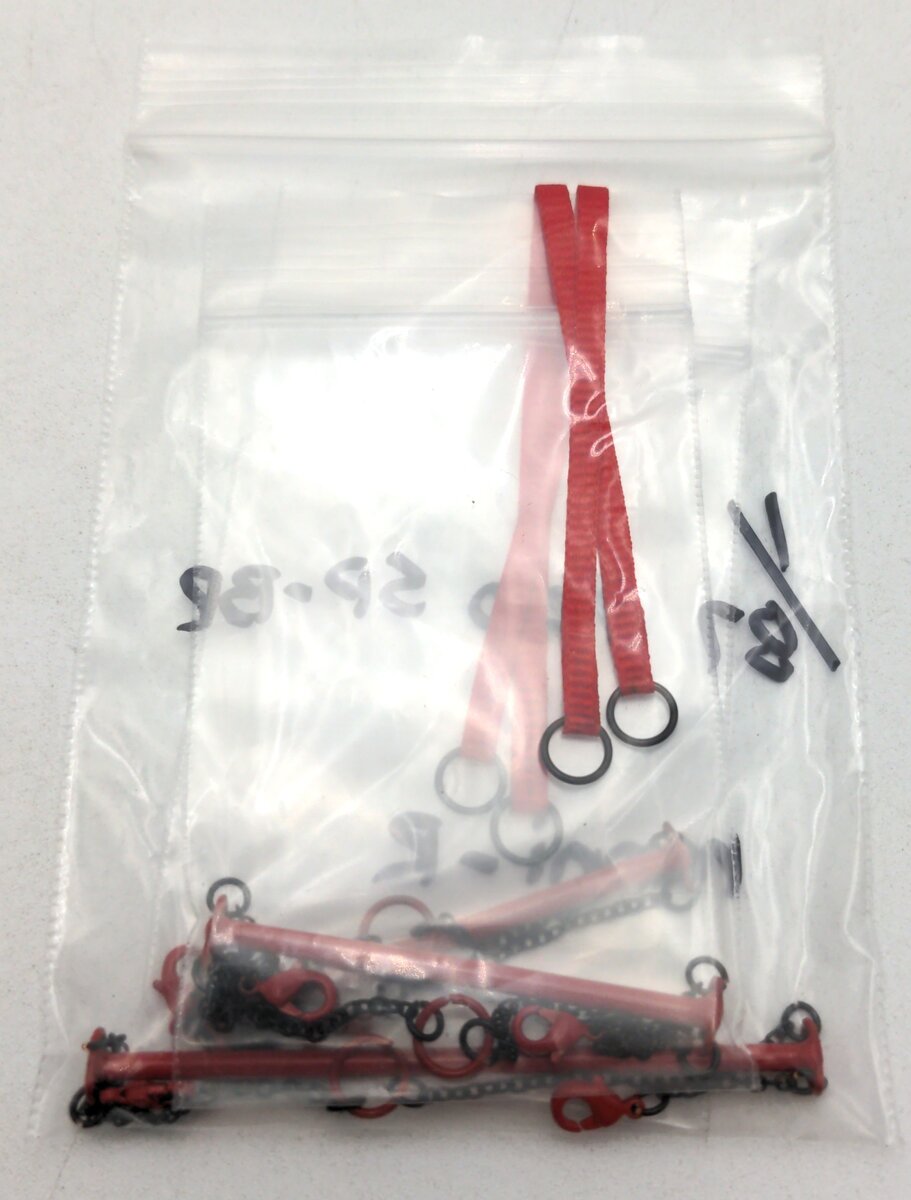 Evot EV35-SB-87-R 1:87 Triple Spreader Bar w/Chains & Straps - Red