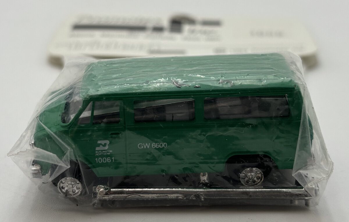Trident Miniatures 1008 HO Green BN GMC Van