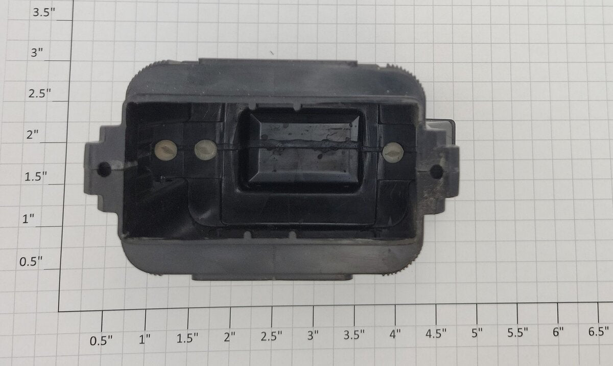Lionel 6818-100 O Gauge Black Transformer with Broken Insulators