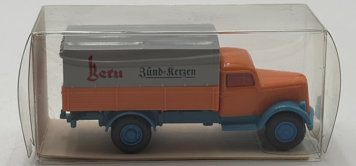 Wiking 84018 HO 1939 Opel Blitz Covered Truck