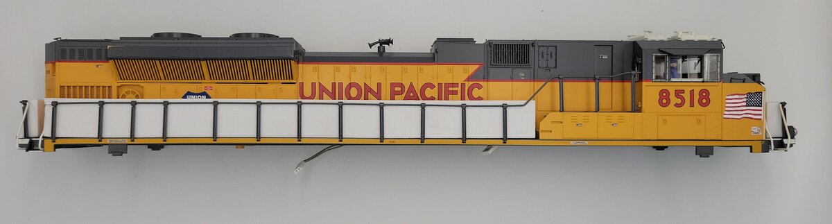 Lionel 8518-2 O Gauge Union Pacific SD70ACe Diesel Locomotive Shell #8518