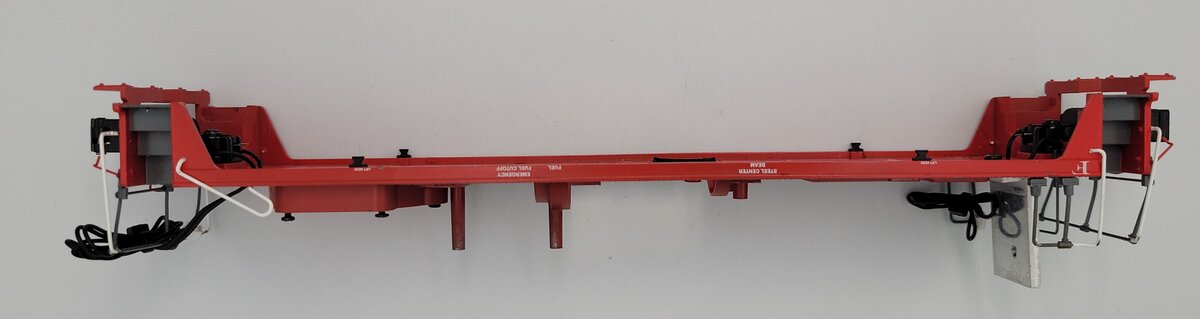Lionel 2133130-34 O Diecast Legacy Southern Pacific Gray & Red SW8 Frame #1102