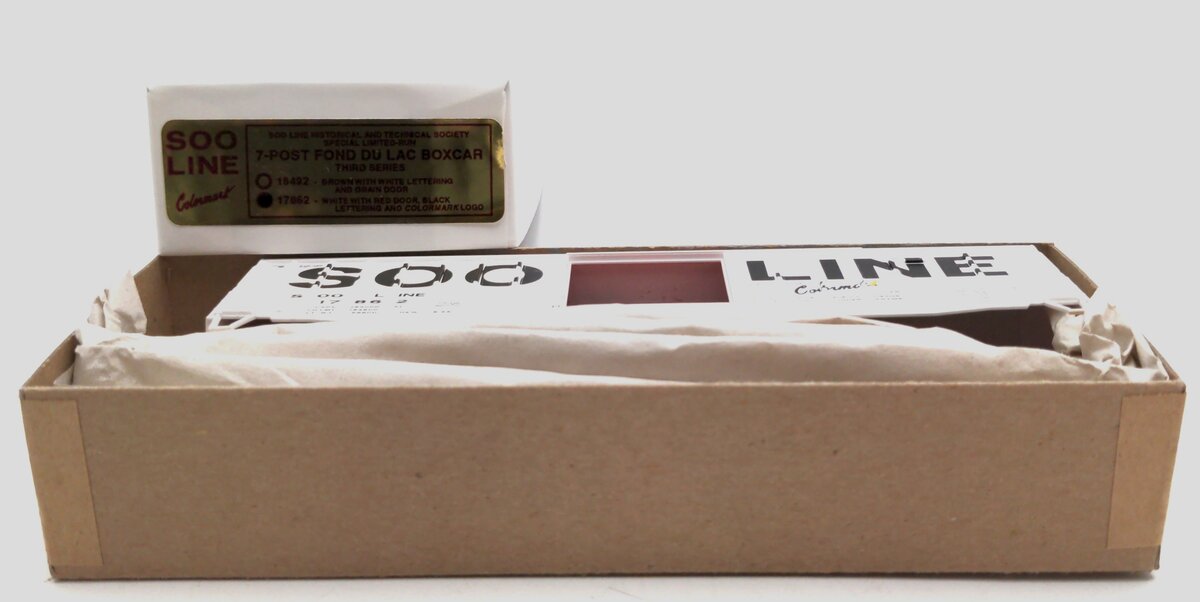 Accurail 17862 HO 7 Post Fond Du Lac Boxcar White With Red Door & Black Decals