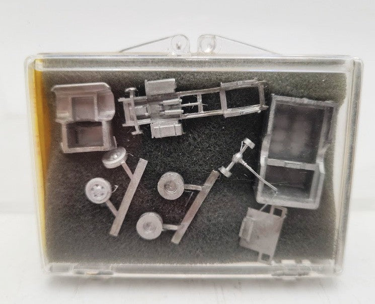 C in C Miniatures 1608 N Scale '82 Chevy C65 Fuel Delivery White Metal Kit