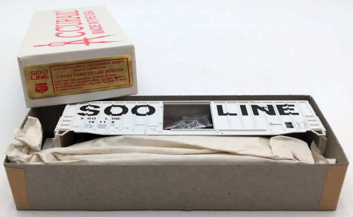 Accurail 18118 HO Scale SOO Line 1977-7 7 Post Fond Du Lac Boxcar White Kit