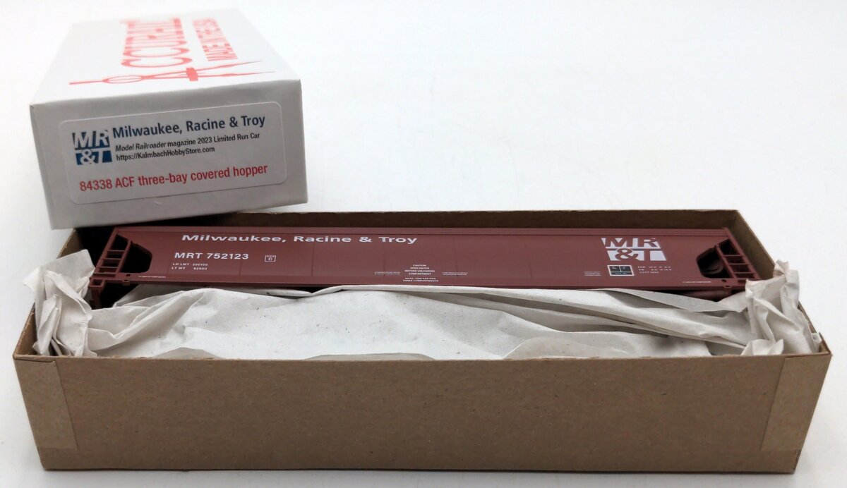 Accurail 84338 HO Scale MRT 752123 Three Bay Covered Hopper Kit