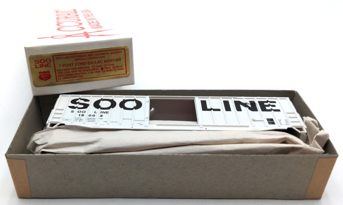 Accurail 18002 HO Scale SOO Line 7 Post Fond Du Lac Boxcar 1977-78 White Kit