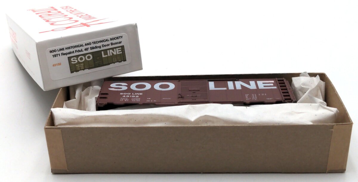 Accurail 45152 HO Scale SOO Line 1971 Repaint Fdul 40' Sliding Door Boxcar Kit
