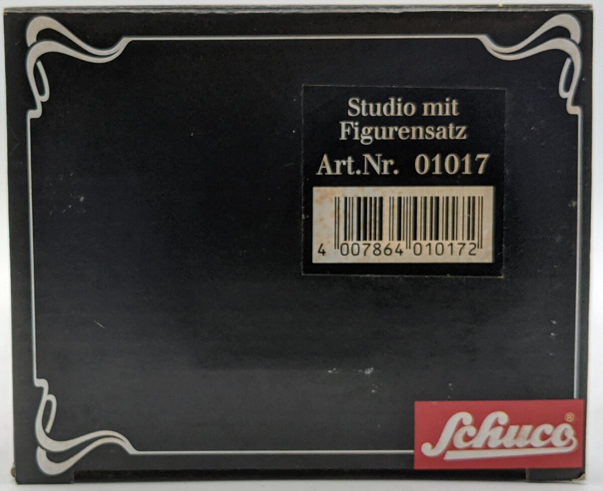 Schuco 01017 1:43 Scale Diecast Studio Mit Figurensatz