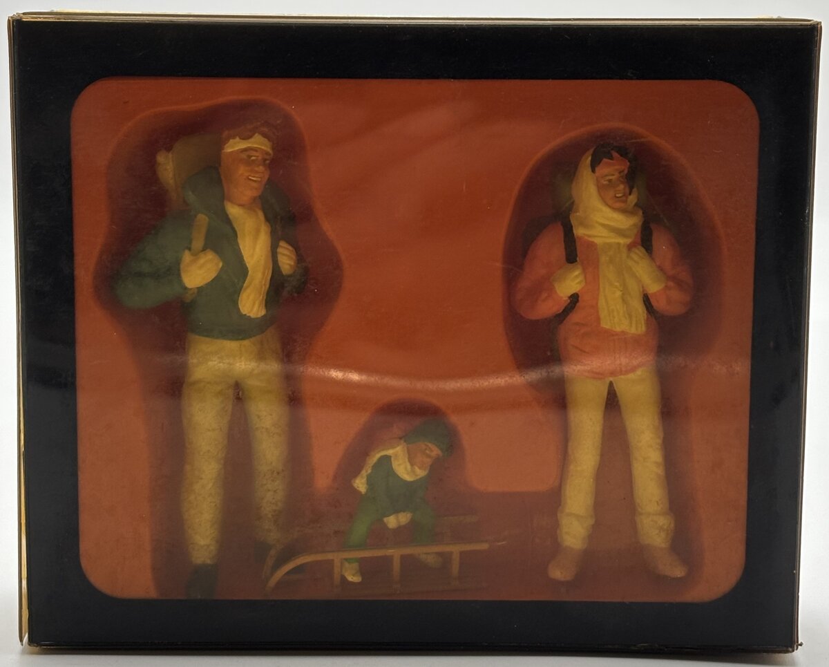 Preiser 45031 G Family In Winter Clothes Figure Set