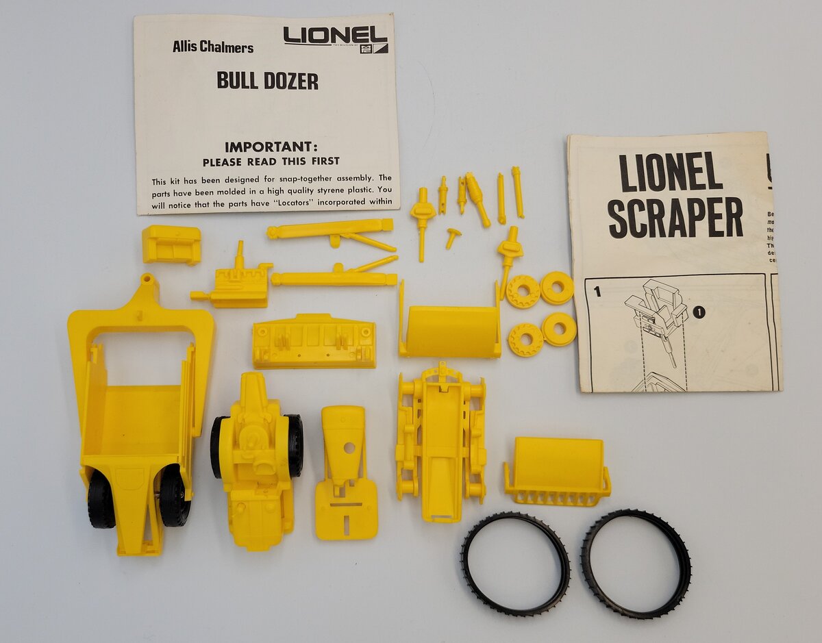 Lionel 9121-250 Yellow Bulldozer and Scraper Kit with Instructions
