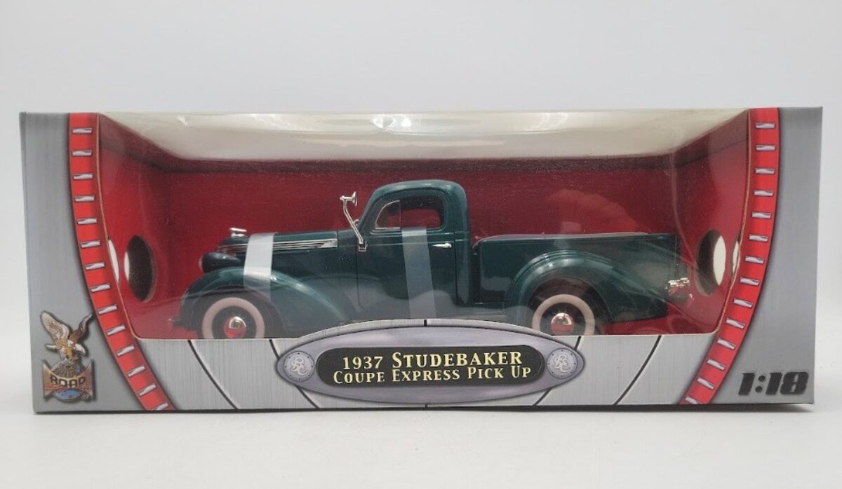 Road Signature 92458 1:18 Scale Green 1937 Studebaker Coupe Express Pick Up