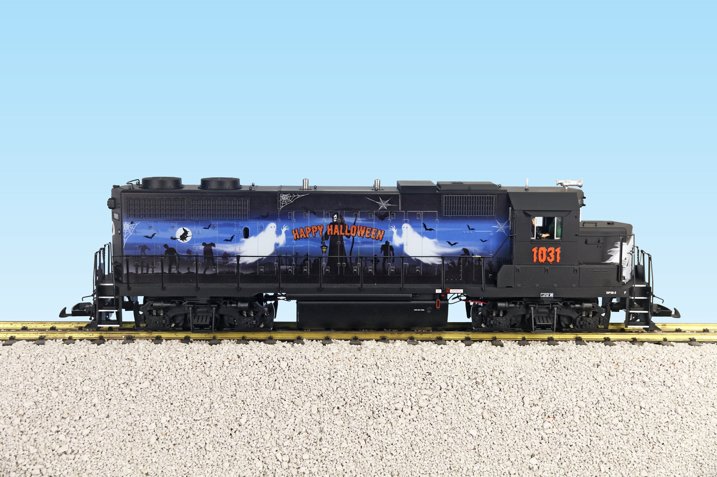 USA Trains R22241 G Halloween GP38-2 Diesel Locomotive #1031
