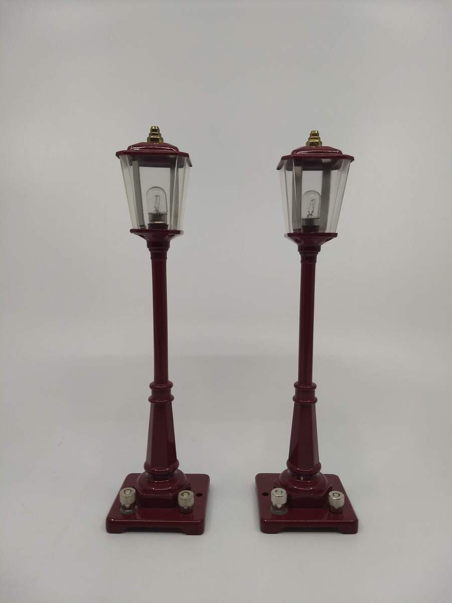 MTH MT-1027 #56 O Gauge Maroon Street Lamp Set (Set of 2) NIB