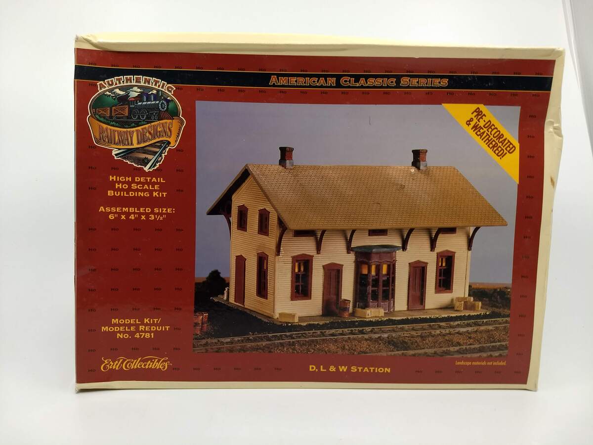Ertl 4781 HO DL&W Station Pre-Decorated and Weathered Building Kit