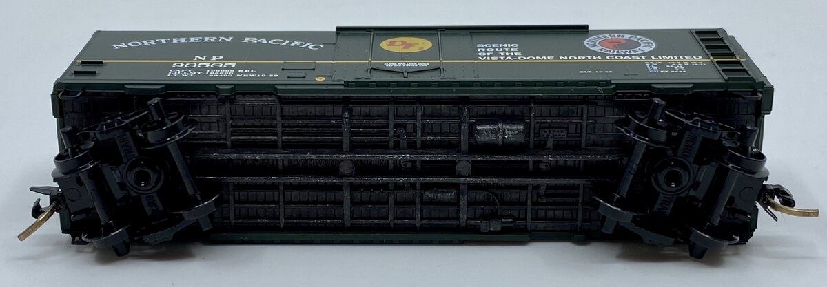 Micro-Trains 02100210 N Northern Pacific 40' Standard Plug Door Boxcar #98585