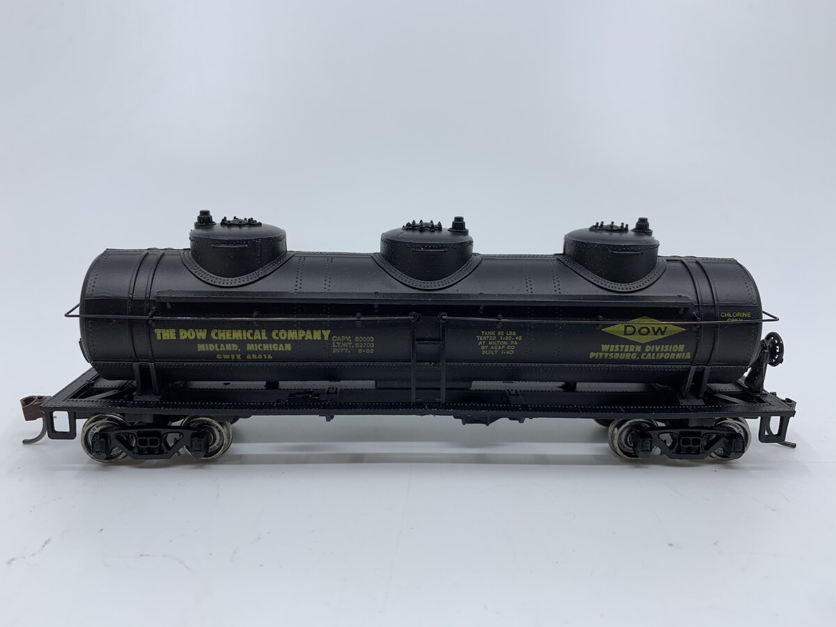 Lionel 8416 #48416 42' Dow Chemical Tank Car w/ No Lionel Name on Frame