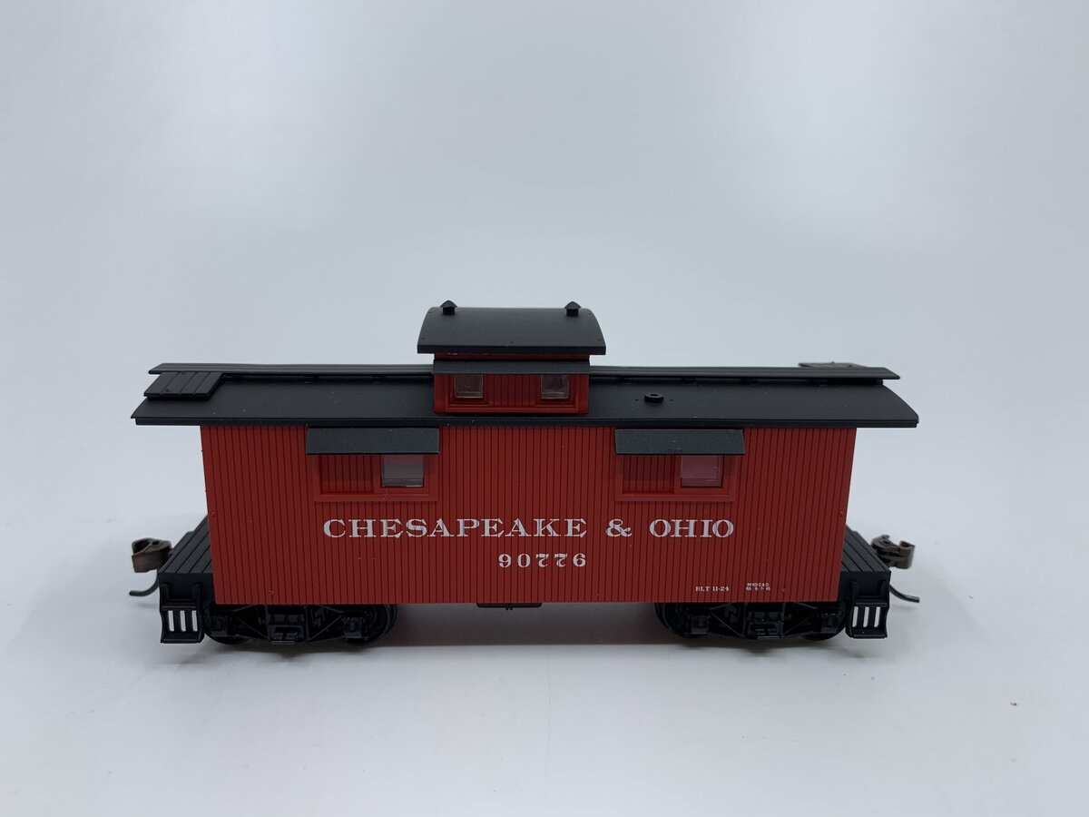 Walthers 932-7521 HO Scale C&O Wood Caboose #90776 LN/Box