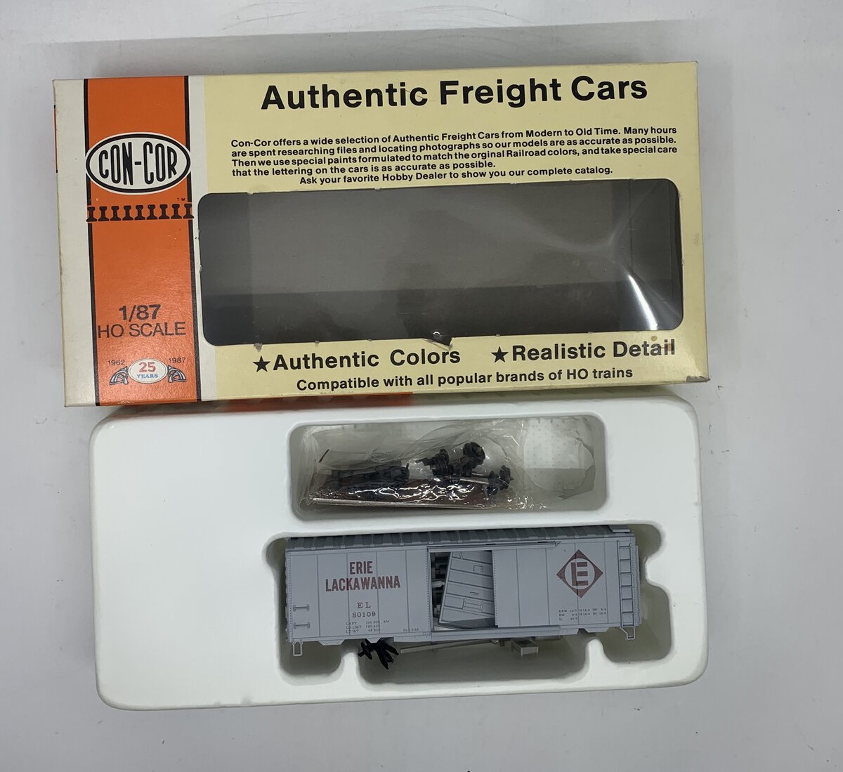 Con-Cor 0001-009424 HO Scale Erie-Lackawanna 40 FT PS-1 Boxcar Kit