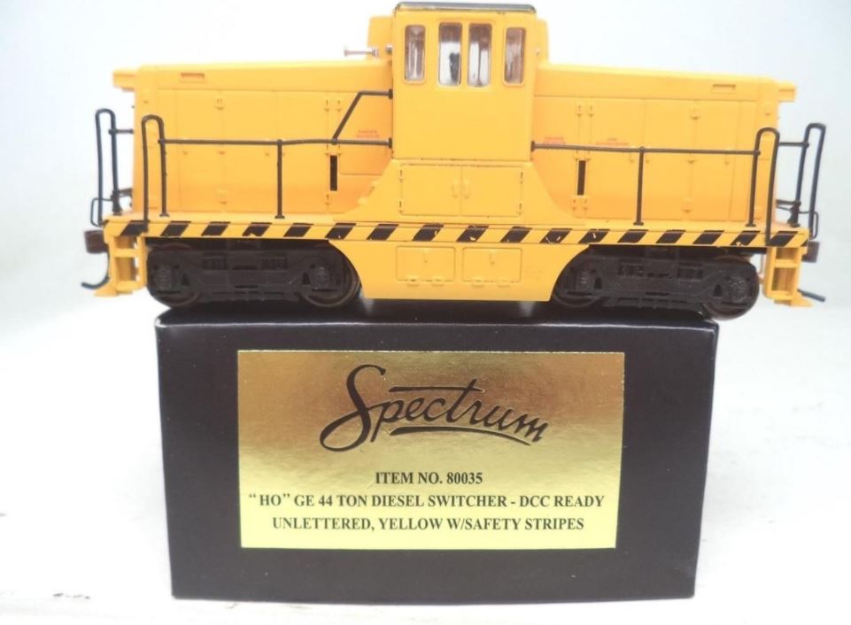 Bachmann 80035 HO Scale Unlettered GE 44 Ton Diesel Switcher w/ Safety Stripes