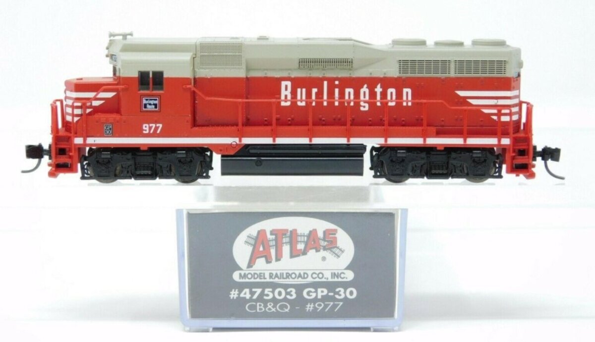 Atlas 47503 N Scale CB&Q Burlington GP-30 Diesel Engine #977 EX/Box